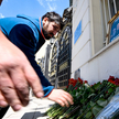 Kwiaty składane przed ambasadą Iranu w Moskwie