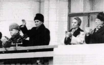 Ostatnie przemówienie komunistycznego dyktatora Rumunii Nicolae Ceausescu i jego żony Eleny podczas 
