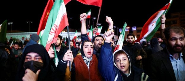 Demonstracja w Teheranie po ogłoszeniu przez Donalda Trumpa 14-dniowego zawieszenia broni