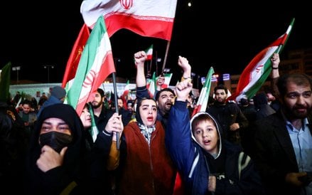 Demonstracja w Teheranie po ogłoszeniu przez Donalda Trumpa 14-dniowego zawieszenia broni