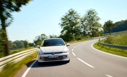 Volkswagen Golf Hatchback z napędem typu full hybrid o mocy 136 KM