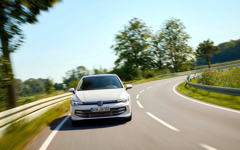 Volkswagen Golf Hatchback z napędem typu full hybrid o mocy 136 KM