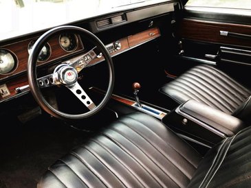 Cutlass Supreme doczekał się pięciu generacji. Ta jest druga. Wóz przyjechał do Polski z Kanady i po