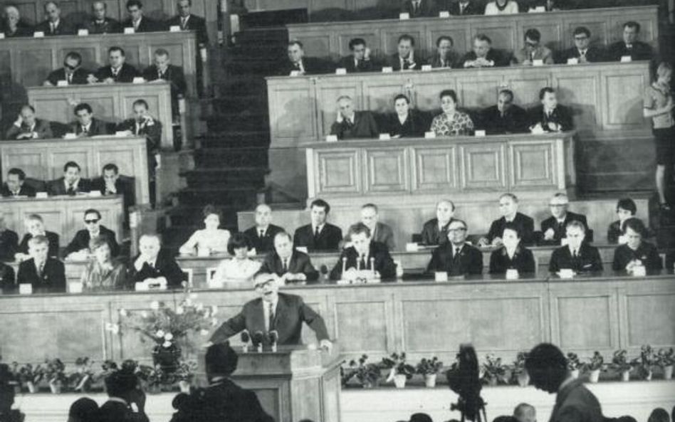 Władysław Gomułka przemawia na Kongresie Związków Zawodowych, 19 czerwca 1967 r. Podczas tego wystąp