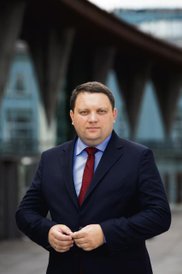 Marcin Chludziński prezes KGHM Miedziowy koncern na Wyspach osiągał w 2018 r. podobne przychody jak 
