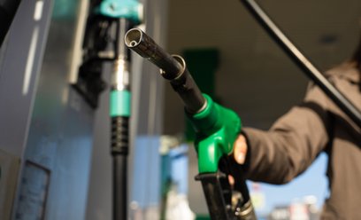 Obniżka VAT-u na paliwa: Minister Andrzej Domański zapowiada decyzję w ciągu kilku dni