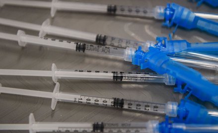 Szef WHO: Nie stwierdzono zgonów wywołanych przez szczepionki przeciw COVID-19