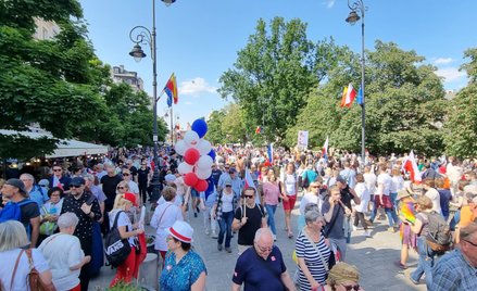 Setki tysięcy manifestantów przeszło przez Warszawę w Marszu 4 Czerwca. Choć PiS starało się zniechę