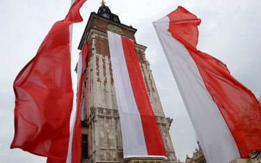 Sondaż: Ponad połowa Polaków uważa, że suwerenność nie jest zagrożona