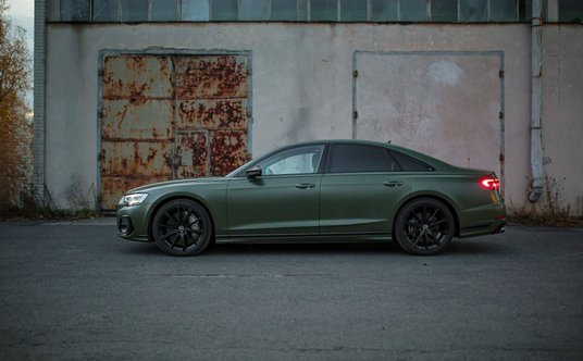 Audi S8 występuje wyłącznie z krótkim rozstawem osi. Limuzyna ma 5,19 m długości