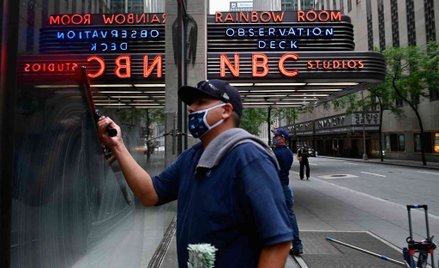 Epidemia: Maski mogą uratować życie 70 tys. Amerykanów