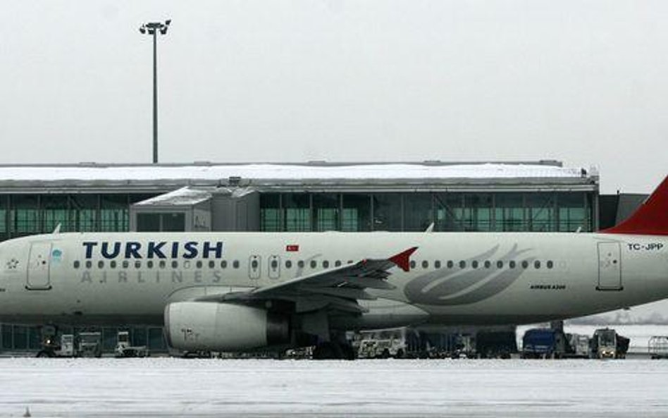 Samolot Turkish Airlines na warszawskim Okęciu