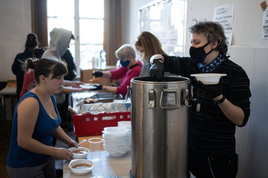 Jak szacuje PIE, w pierwszych trzech miesiącach wojny wartość pomocy finansowej Polaków (w tym przed