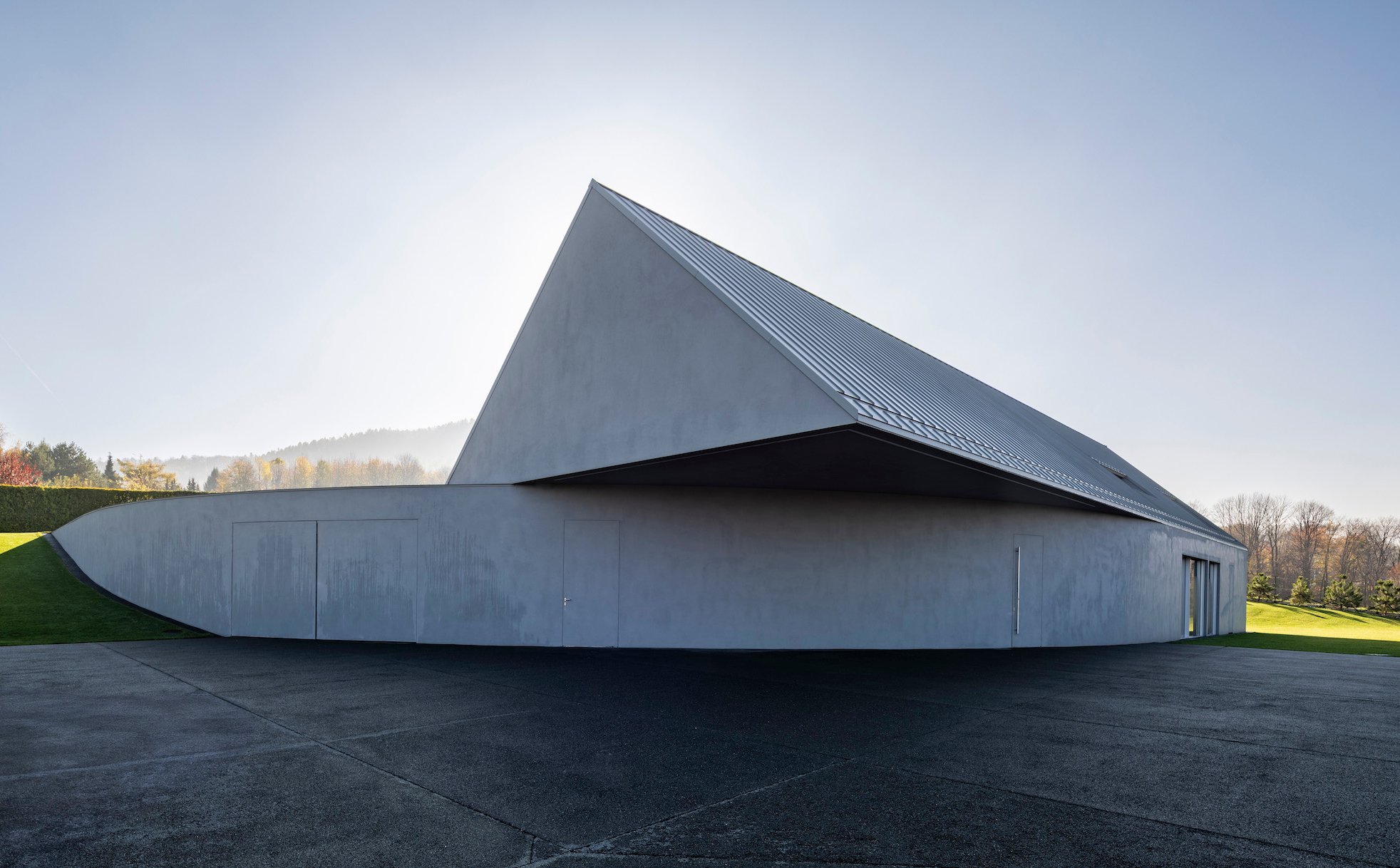 W Beskidach powstał futurystyczny dom. To nowy projekt pracowni KWK Promes