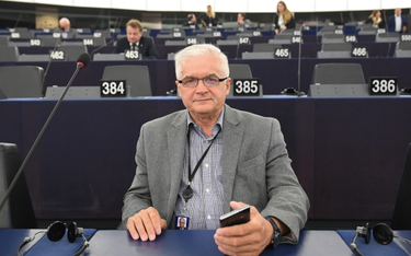 Eurodeputowany Włodzimierz Cimoszewicz w Parlamencie Europejskim w Strasburgu