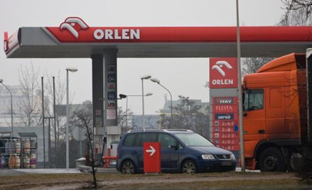 Marże rafineryjne w Orlenie i Lotosie nadal niższe niż rok temu