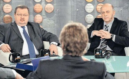 Zdzisław Kręcina (z lewej) patrzy w oczy Zbigniewa Bońka (tyłem). Jeśli oni się dogadają, Grzegorz L