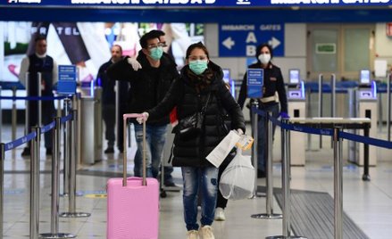 Pasażerowie wybierają dania zapakowane hermetycznie