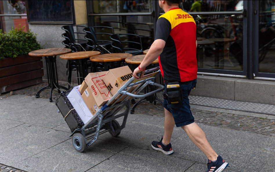 Poczta i DHL dodają gazu na rynku paczek