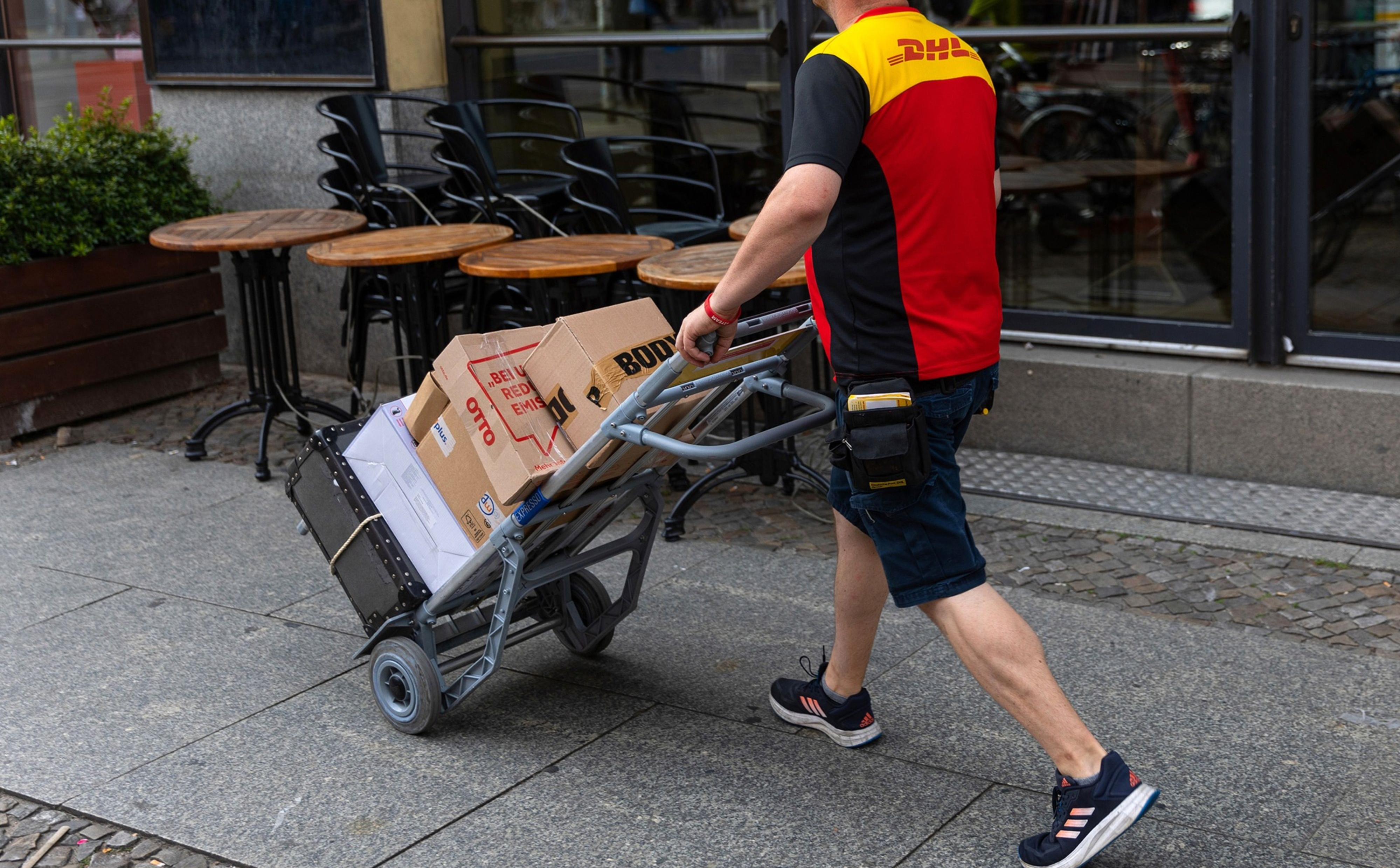 DHL nie wyśle już do USA przesyłek o wartości wyższej niż 800 dolarów