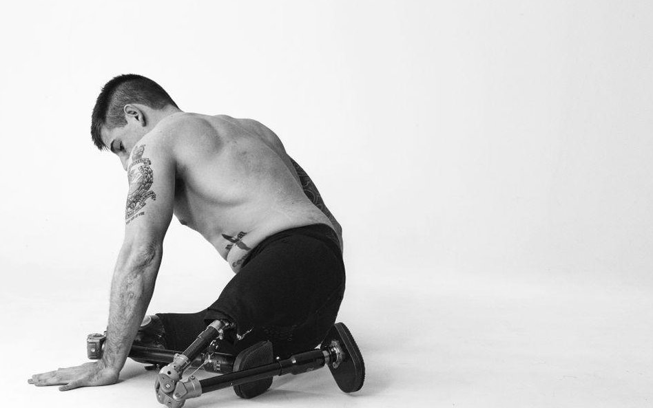 Zdjęcie z wystawy "Wounded: The Legacy of War" ("Okaleczeni: Świadectwo wojny"). Bryan Adams Żołnier