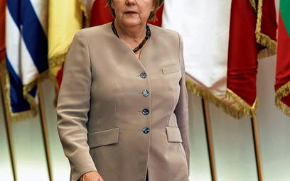 Niemiecka kanclerz Angela Merkel po raz kolejny uległa presji, jeśli chodzi o wsparcie dla peryferii