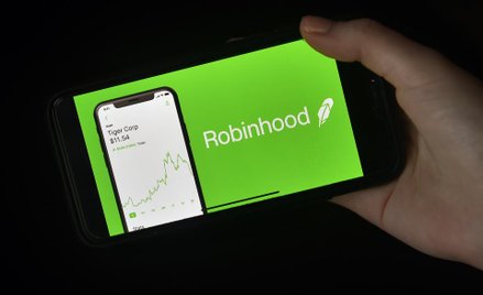 Robinhood pod dużą presją