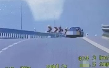 Policja zatrzymała kierowcę jadącego pod prąd