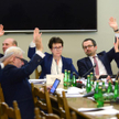 Politycy PiS głosują zmiany w kodeksie wyborczym (1 grudnia 2017 r.)