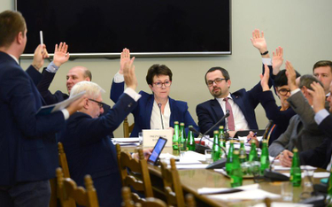 Politycy PiS głosują zmiany w kodeksie wyborczym (1 grudnia 2017 r.)