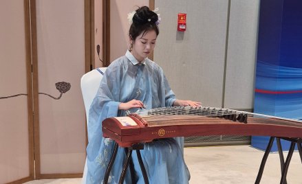 Jednym z najstarszych instrumentów chińskich jest guzheng, zwany także cytrą chińską