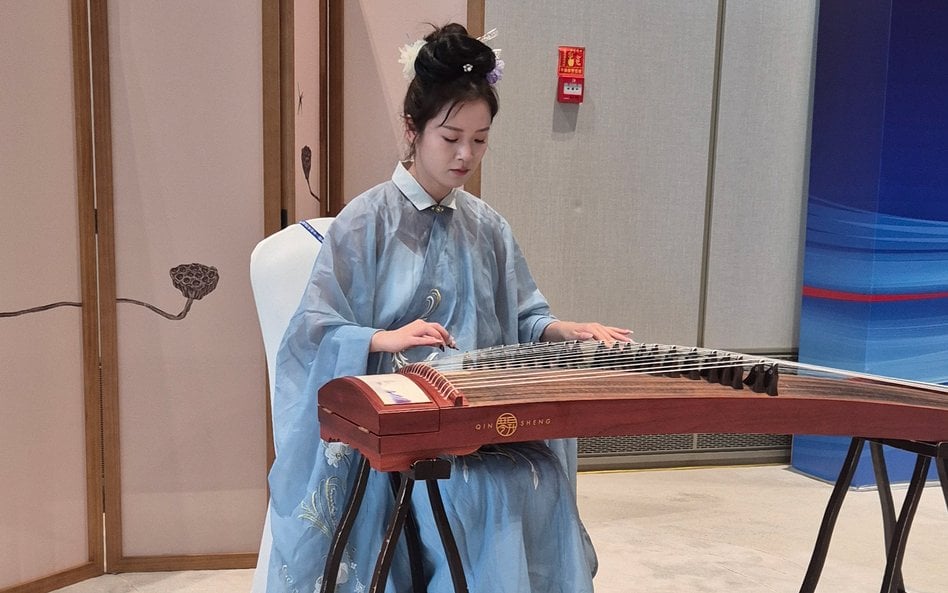 Jednym z najstarszych instrumentów chińskich jest guzheng, zwany także cytrą chińską