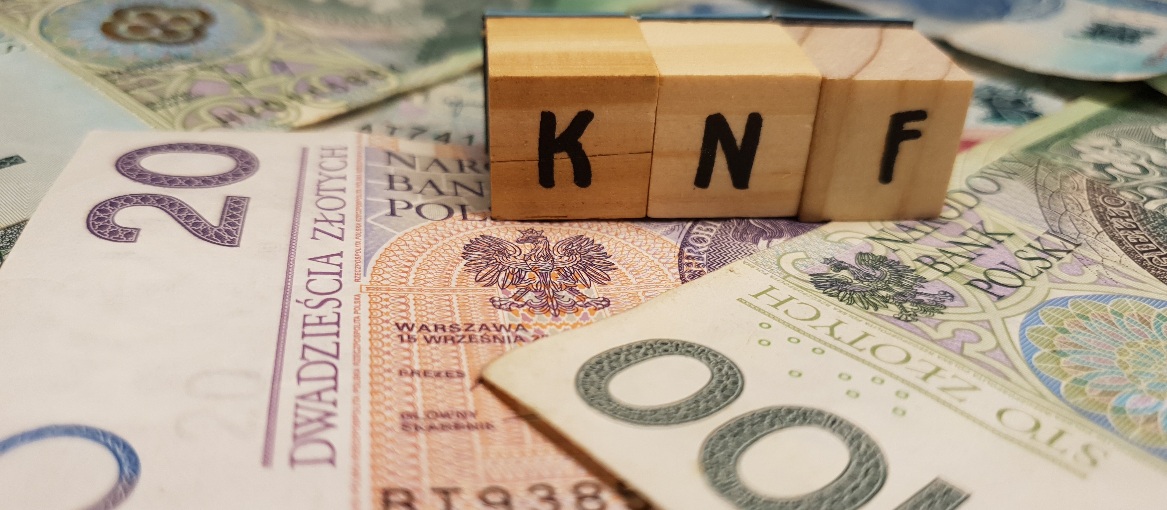 KNF: oprocentowanie kredytów hipotecznych według stopy banku centralnego zwiększa przejrzystość ceny kredytu