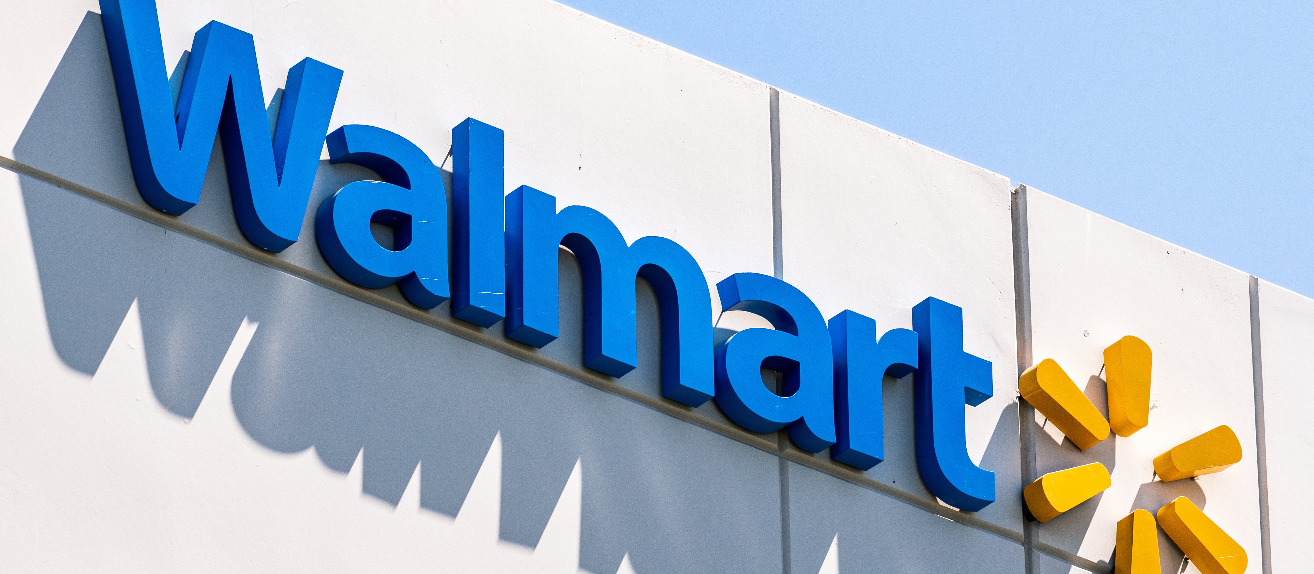 „AI zmieni każdą pracę”. Szef Walmartu ostrzega przed rewolucją na rynku