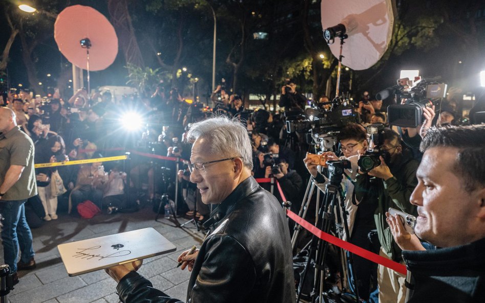 Jensen Huang z podpisanym laptopem Apple przybywa na kolację z tajwańskimi dostawcami firmy do Tajpe