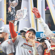Patrick Mahomes jest pierwszym zawodnikiem NFL, który znalazł się na szczycie zestawienia sportowców