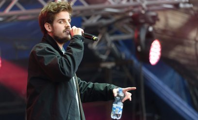 Taco Hemingway (Filip Szcześniak) podczas koncertu Na Placu Wolności w Poznaniu