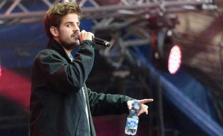 Taco Hemingway (Filip Szcześniak) podczas koncertu Na Placu Wolności w Poznaniu