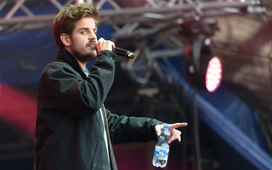 Taco Hemingway (Filip Szcześniak) podczas koncertu Na Placu Wolności w Poznaniu