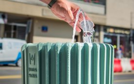 W 2025 roku na ulicach Warszawy pojawiło się 25 poidełek z wodą pitną