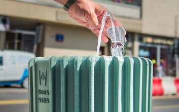 W 2025 roku na ulicach Warszawy pojawiło się 25 poidełek z wodą pitną