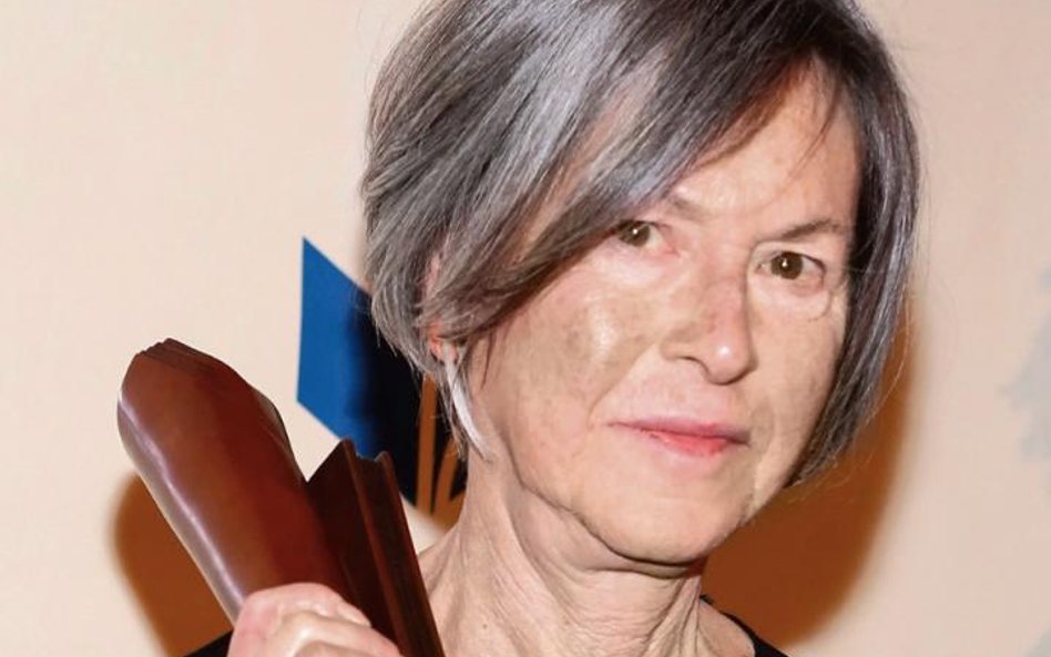 Louise Glück jest autorką 12 tomów poezji i paru książek eseistycznych, laureatką najważniejszych na