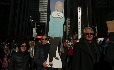 Clinton nie zwolniła doradcy oskarżonego o molestowanie