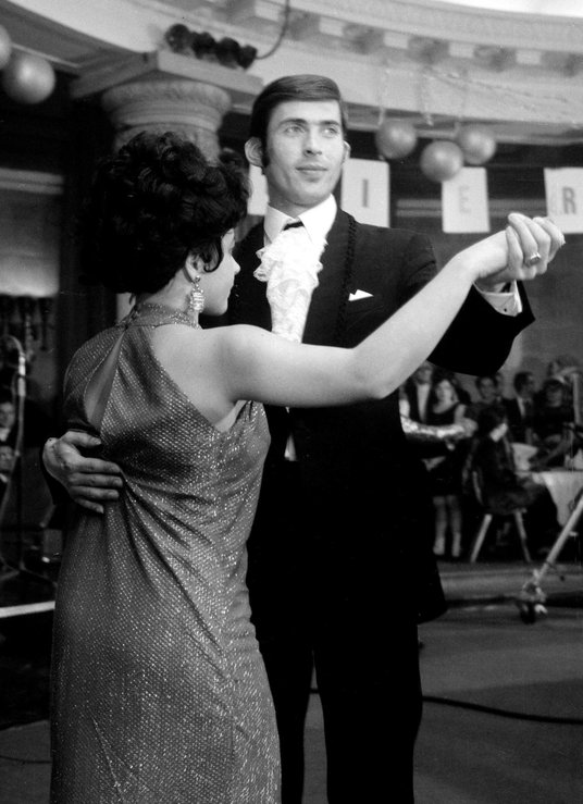 Przed wojną były komersy, w PRL – bale mistrzów sportu. Na zdjęciu: Kazimierz Deyna jako król nie ty