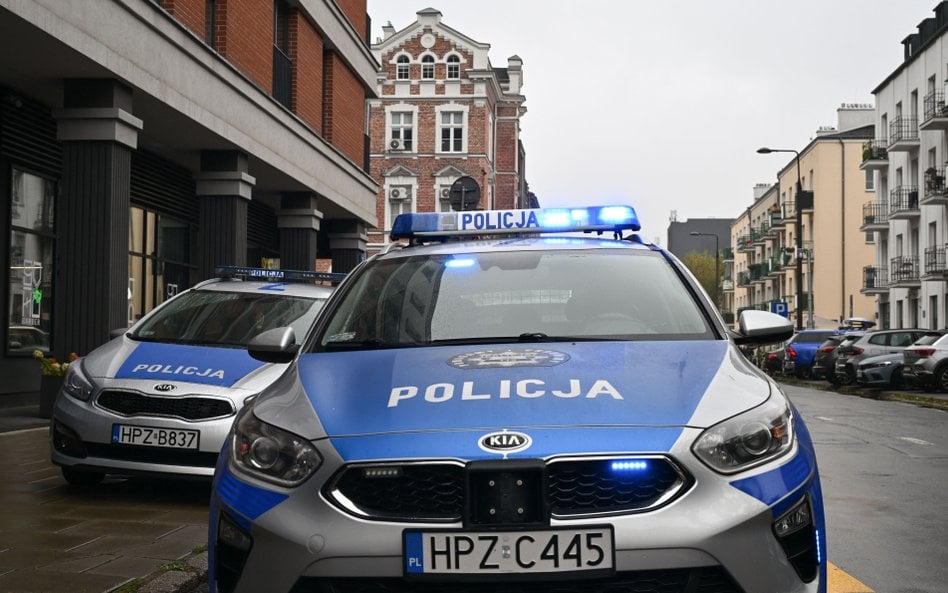 Policja kontynuuje patrolowanie szkół i ich okolic