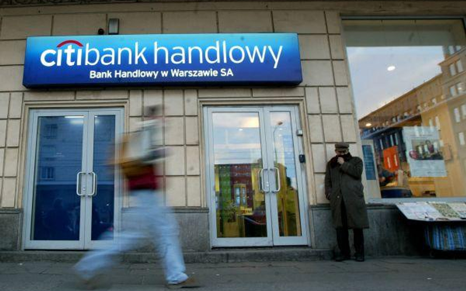 W 2009 roku skonsolidowany zysk netto Banku Handlowego w Warszawie SA spadł do 504 milionów złotych