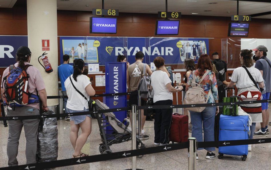 Ryanair: Nie wniesiesz już alkoholu do samolotu, mamy dosyć awantur na pokładzie