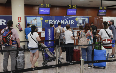 Ryanair: Nie wniesiesz już alkoholu do samolotu, mamy dosyć awantur na pokładzie