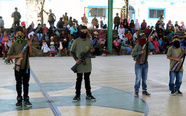 Dzieci, które dołączyły do ochotniczej policji w meksykańskiej wiosce