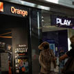 Play i Orange z zarzutami UOKiK za włączanie usług bez pytania